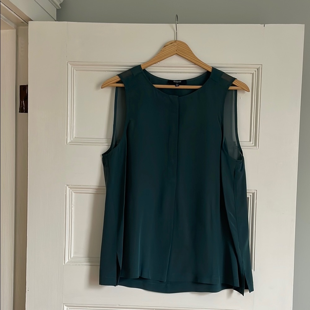 Madewell sleeveless blouse size L in teal. 100% silk just dry cleaned